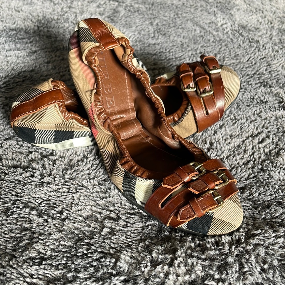 Burberry shoes perfect condition!